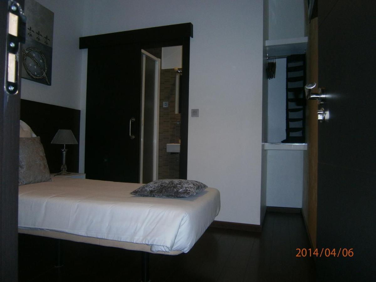 Thc Latina Hostel Madrid Værelse billede