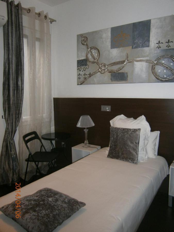 Thc Latina Hostel Madrid Værelse billede