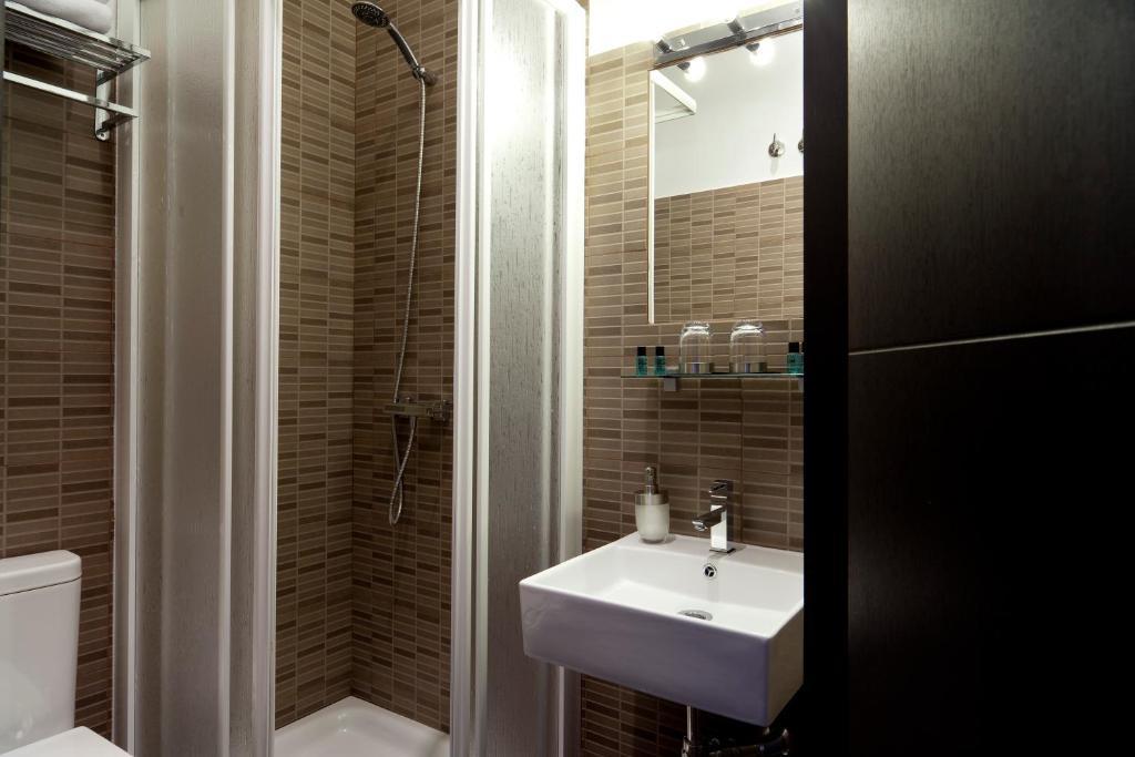 Thc Latina Hostel Madrid Eksteriør billede