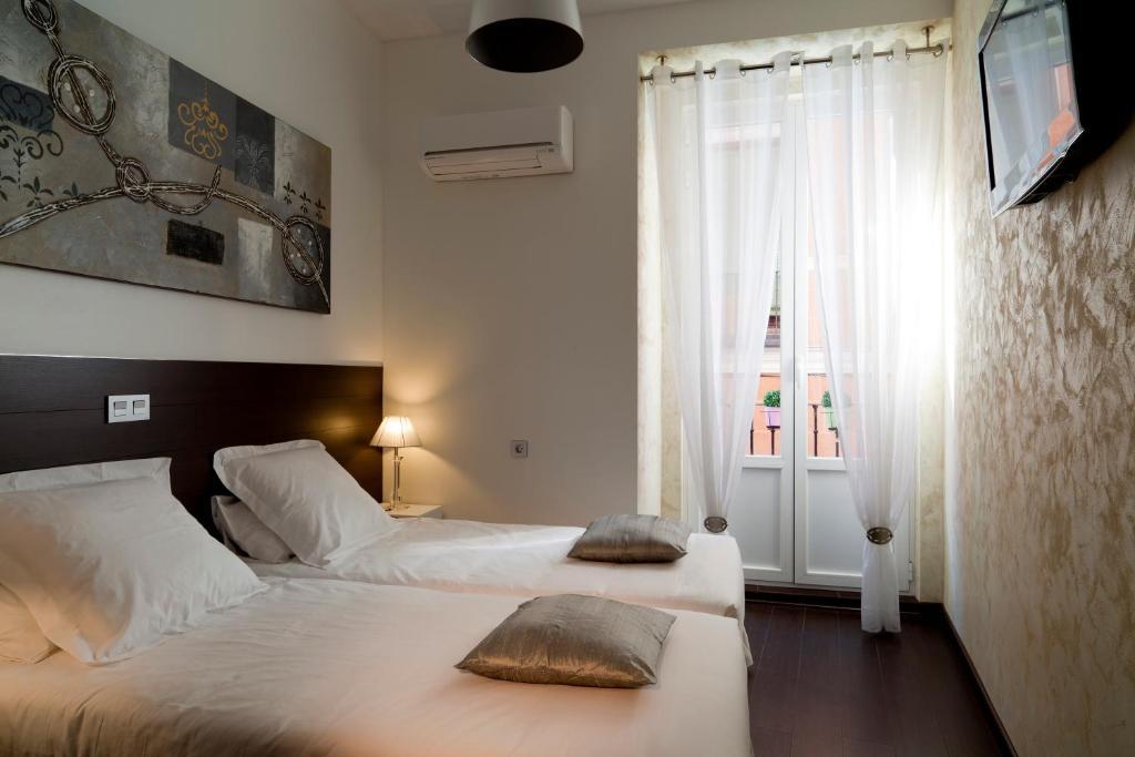 Thc Latina Hostel Madrid Eksteriør billede